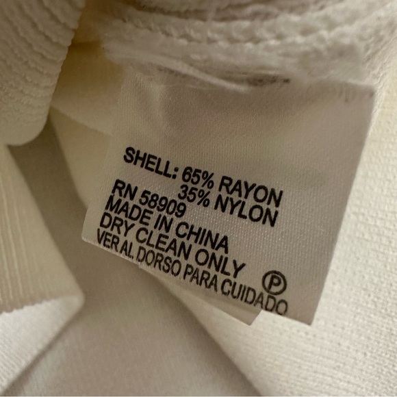 Gianni Bini White Ribbed V-Neck Sweater size L - Picture 7 of 7